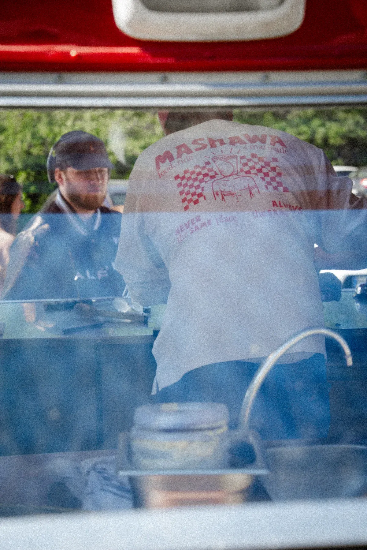Vue intérieure de la caravane Mashawa pendant le service
